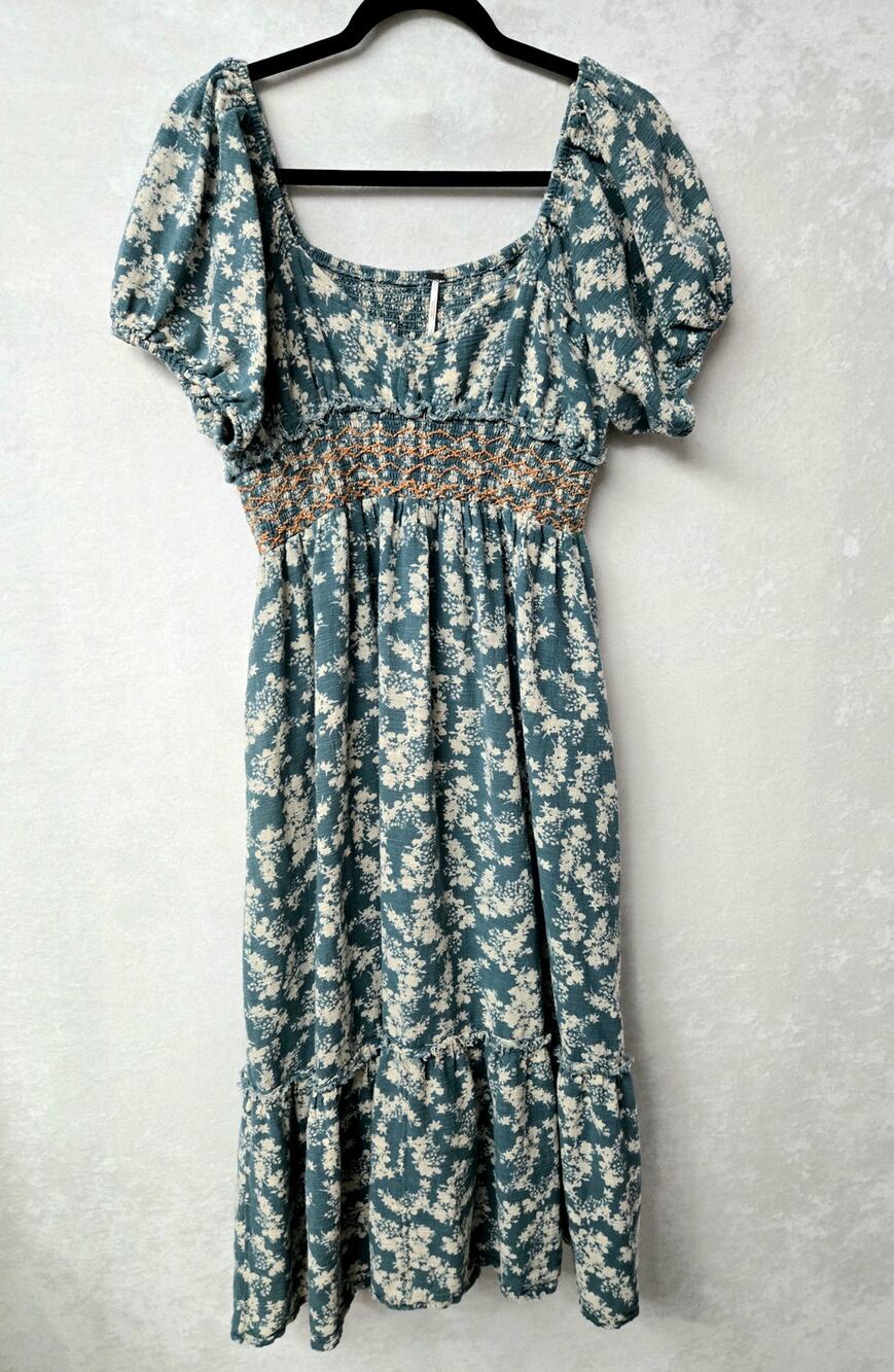 Free People Maxi Dress Size Large Ellie Floral Smocked Boho Cottagdecore Chic